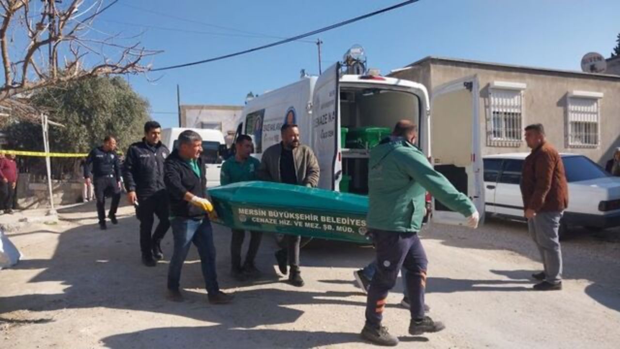 Boğazlarını keserek öldürdü! Cezaevinden yeni çıkan torun dedesini ve babaannesini katletti 1