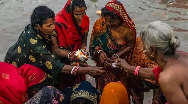 Hindistan'da dini Kumb Mela Festivali'nde izdiham! Çok sayıda ölü var... 7