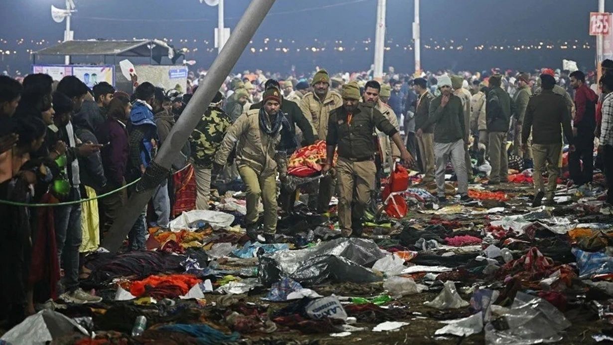 Hindistan'da dini Kumb Mela Festivali'nde izdiham! Çok sayıda ölü var... 8
