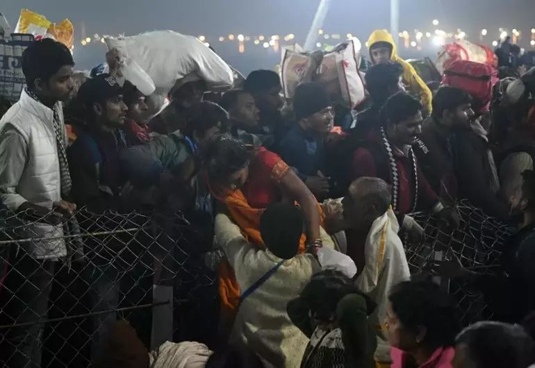 Hindistan'da dini Kumb Mela Festivali'nde izdiham! Çok sayıda ölü var... 9