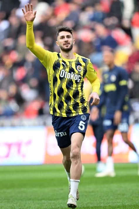 Fenerbahçe'de İsmail Yüksek'e 10 milyon euroluk teklif! Fransızlar peşini bırakmıyor 3