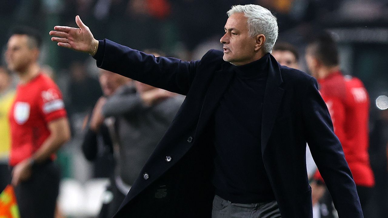 Fenerbahçe'nin Midtjylland maçı ilk 11'i belli oldu! Jose Mourinho'dan sürpriz karar: Edin Dzeko kızağa çekilecek 2
