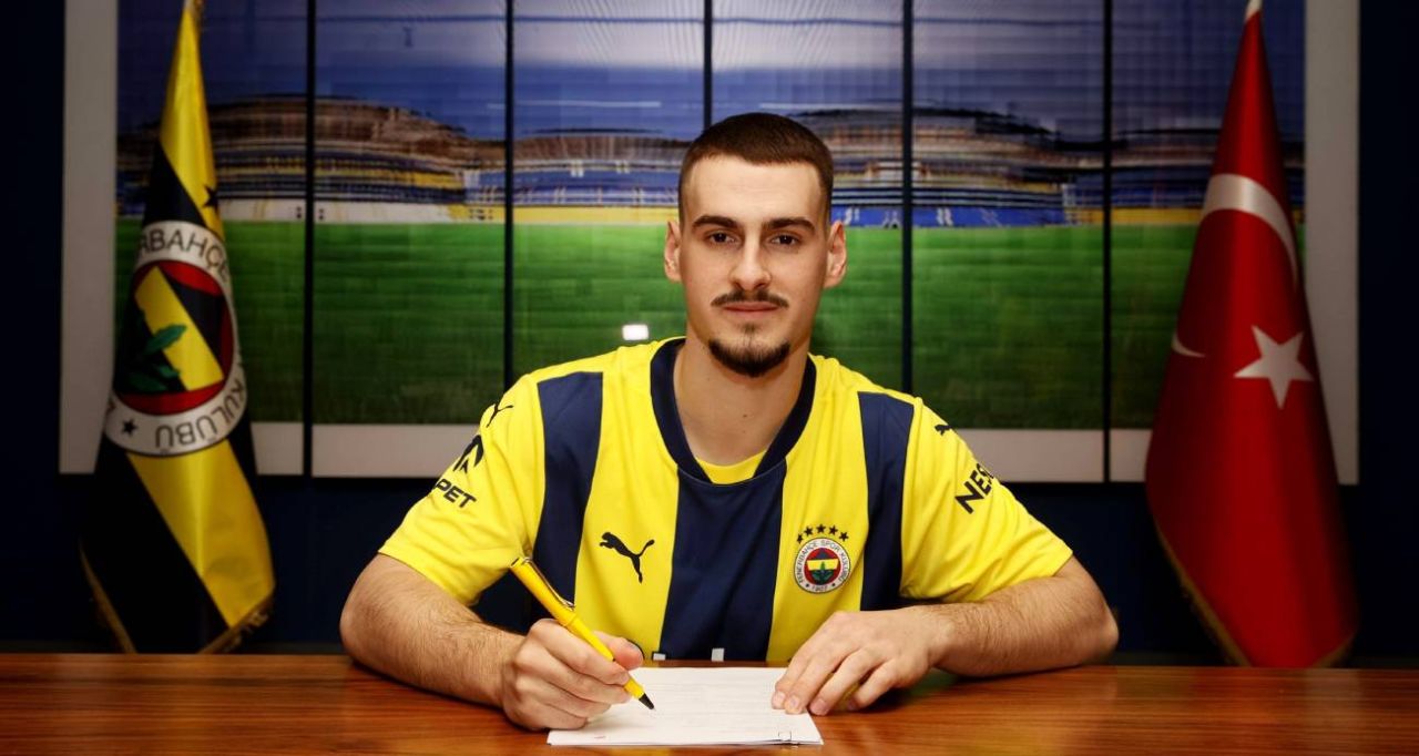 Fenerbahçe'nin yeni yıldızı geldiği gibi gönderiliyor! İşte Süper Lig'de günün öne çıkan transfer haberleri... 3