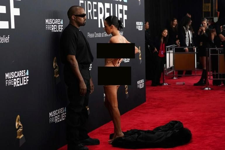 Grammy'de şok hareket! Kanye West'in karısı aniden soyundu! 2