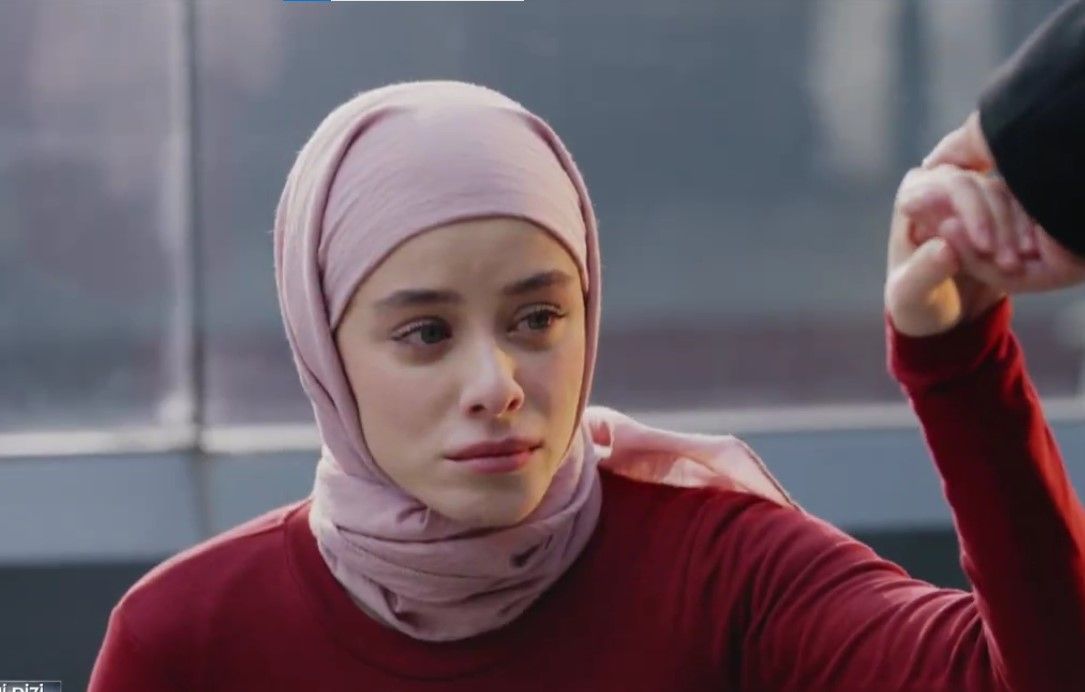 Oyuncu İlayda Alişan tesettüre girdi! 3