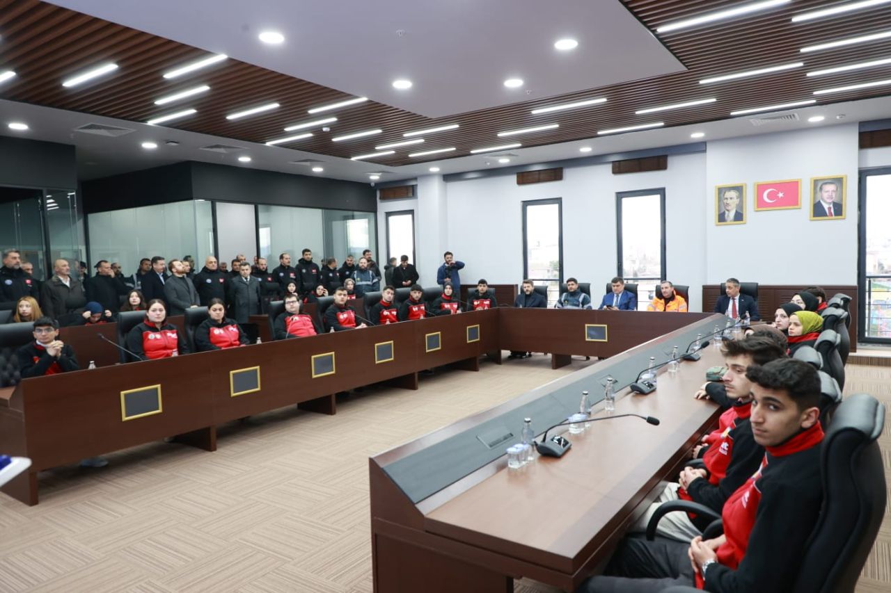 Sultanbeyli Belediyesi'nden afetlere yönelik toplumsal bilinci arttıran çalışma! Başkan Ali Tombaş: SAKUT Gönüllüsü Eğitim Programı başlattık 10
