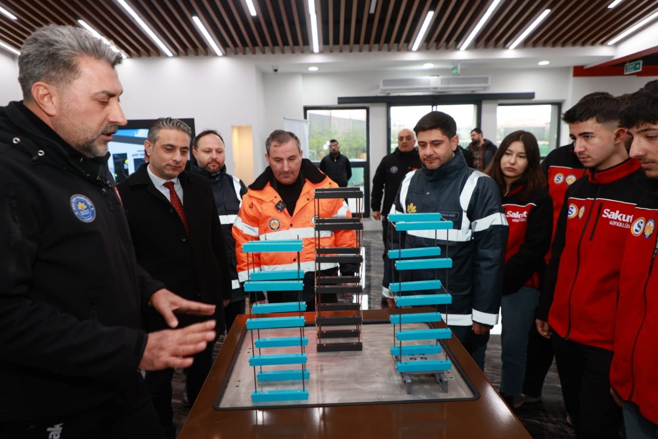 Sultanbeyli Belediyesi'nden afetlere yönelik toplumsal bilinci arttıran çalışma! Başkan Ali Tombaş: SAKUT Gönüllüsü Eğitim Programı başlattık 5