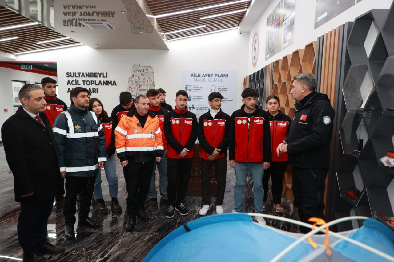 Sultanbeyli Belediyesi'nden afetlere yönelik toplumsal bilinci arttıran çalışma! Başkan Ali Tombaş: SAKUT Gönüllüsü Eğitim Programı başlattık 2