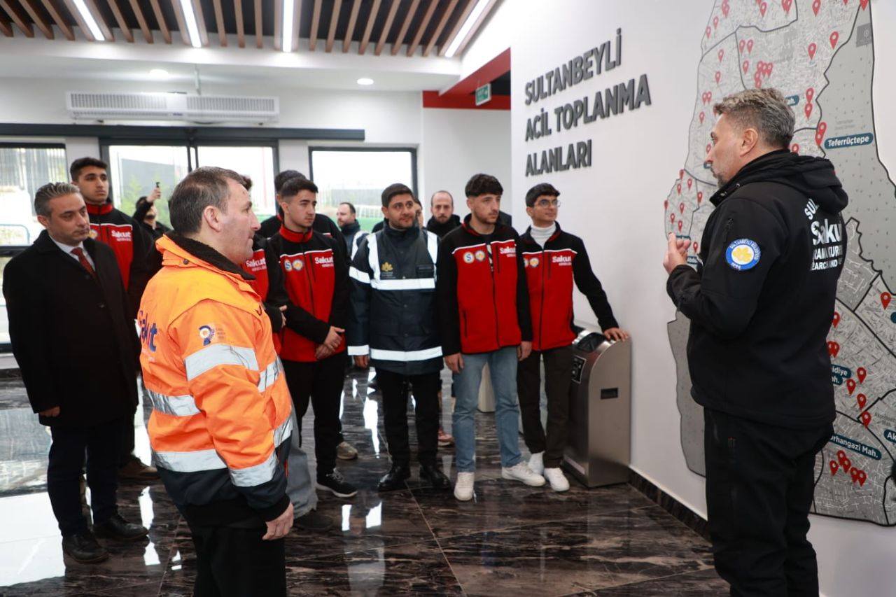 Sultanbeyli Belediyesi'nden afetlere yönelik toplumsal bilinci arttıran çalışma! Başkan Ali Tombaş: SAKUT Gönüllüsü Eğitim Programı başlattık 12