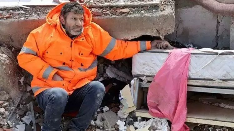 Asrın felaketinin 2. yıl dönümü... Ünlü isimler binlerce canımızı yitirdiğimiz 6 Şubat depremlerini unutmadı 2