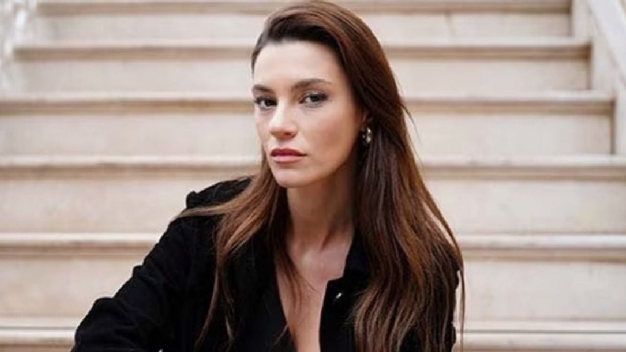 Yüsra Geyik'in cesur dekoltesi takpçilerini mest etti! İşte o kareler... 3