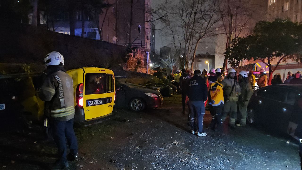 Beşiktaş'ta yağmur felaketi! 8 araç hurdaya döndü! 5