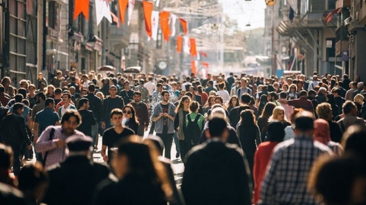 Türkiye'nin en yoğun bölgeleri belli oldu! Bin kişiden 11'i bu ilçelerde yaşıyor 10