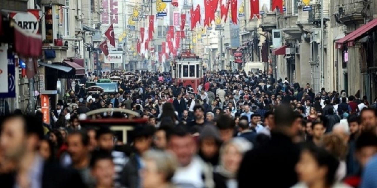 Türkiye'nin en yoğun bölgeleri belli oldu! Bin kişiden 11'i bu ilçelerde yaşıyor 5