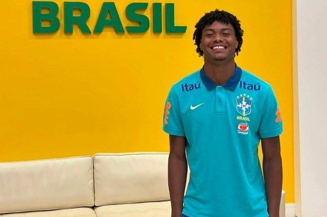 Fenerbahçe'den transferin son gününde sürpriz transfer! 19'luk forvet Süper Lig ekibine kiralanacak 3