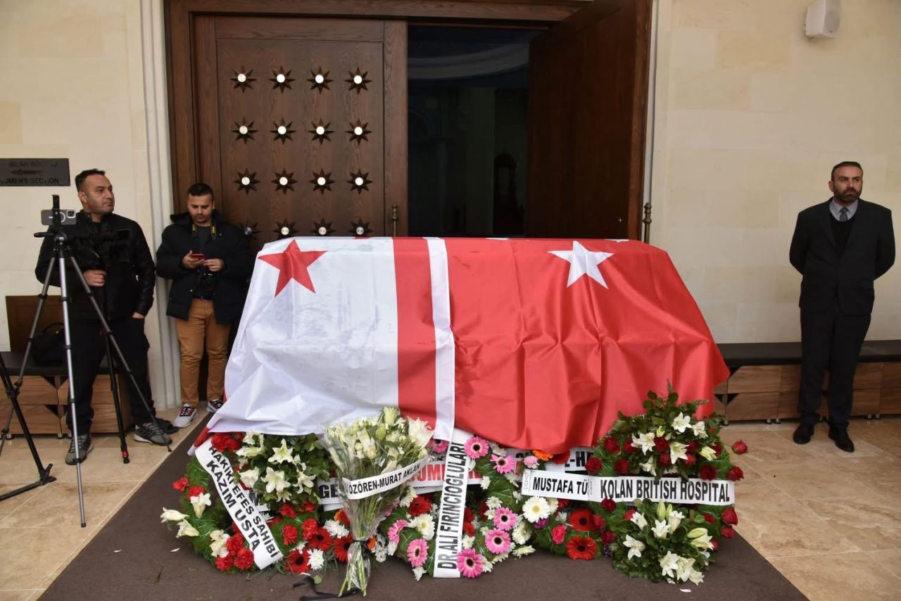 Asil Nadir Lefkoşa'da toprağa verildi 1