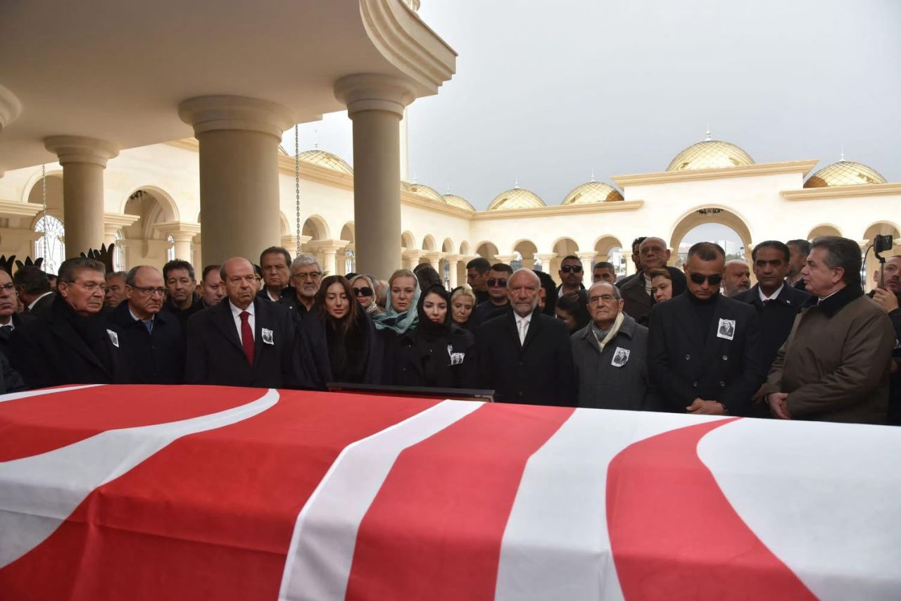 Asil Nadir Lefkoşa'da toprağa verildi 2