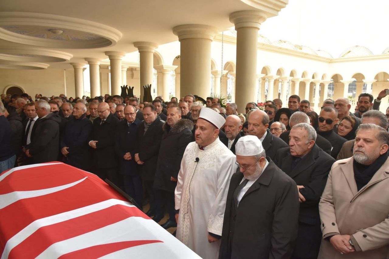 Asil Nadir Lefkoşa'da toprağa verildi 3