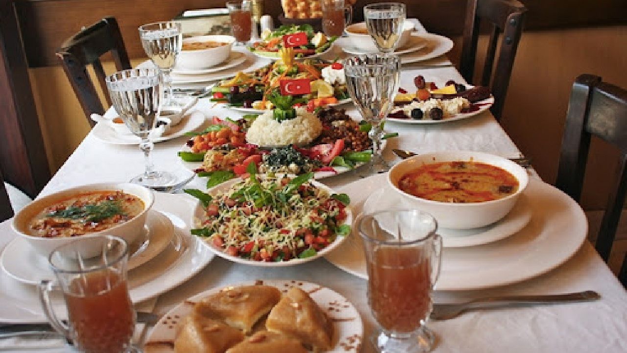 Ramazan'a zam yağmuru: İftar sofraları lüks kaçamağa dönüştü! Fiyatlara yüzde 50 zam geldi... 4
