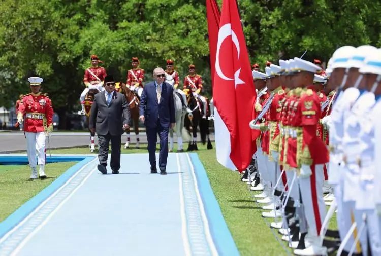 Asya turunun 2. durağı! Cumhurbaşkanı Erdoğan Endonezya'da büyük bir coşkuyla karşılandı... Görüntüler ''Böyle karşılama görülmedi'' dedirtti 21