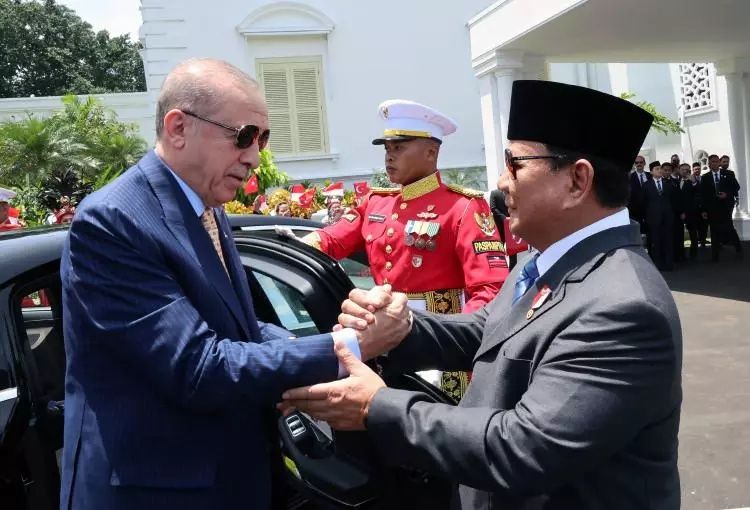 Asya turunun 2. durağı! Cumhurbaşkanı Erdoğan Endonezya'da büyük bir coşkuyla karşılandı... Görüntüler ''Böyle karşılama görülmedi'' dedirtti 1