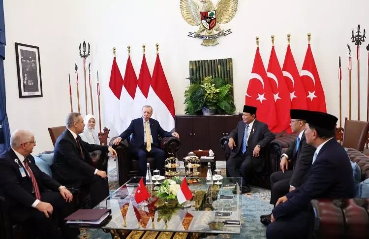 Asya turunun 2. durağı! Cumhurbaşkanı Erdoğan Endonezya'da büyük bir coşkuyla karşılandı... Görüntüler ''Böyle karşılama görülmedi'' dedirtti 12