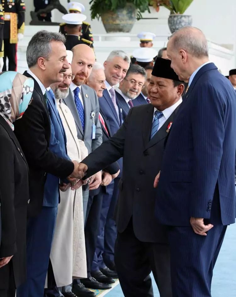 Asya turunun 2. durağı! Cumhurbaşkanı Erdoğan Endonezya'da büyük bir coşkuyla karşılandı... Görüntüler ''Böyle karşılama görülmedi'' dedirtti 4