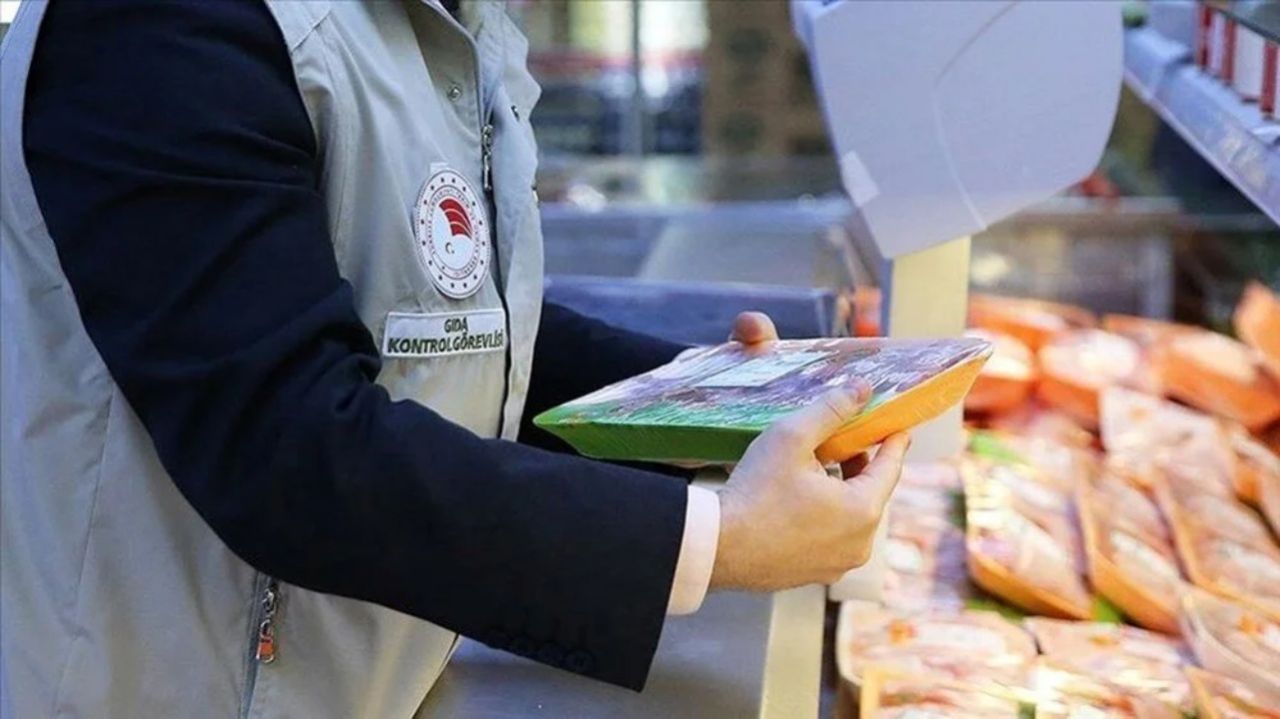 Gıda terörü bitmiyor! Sucuktan tavuk kafası çıktı, peynire süt koymamışlar 1