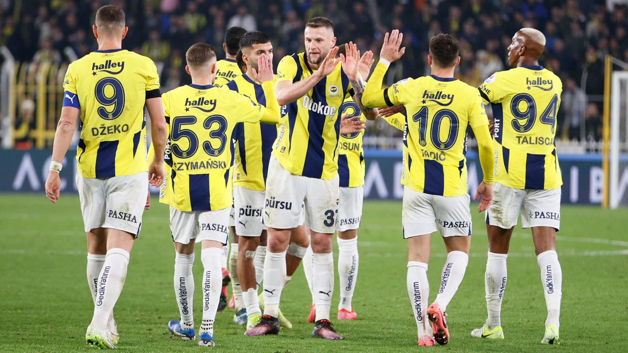 Fenerbahçe'nin Anderlecht maçı ilk 11'i belli oldu! Jose Mourinho ana planından vazgeçmiyor: Çare Mert Müldür 1