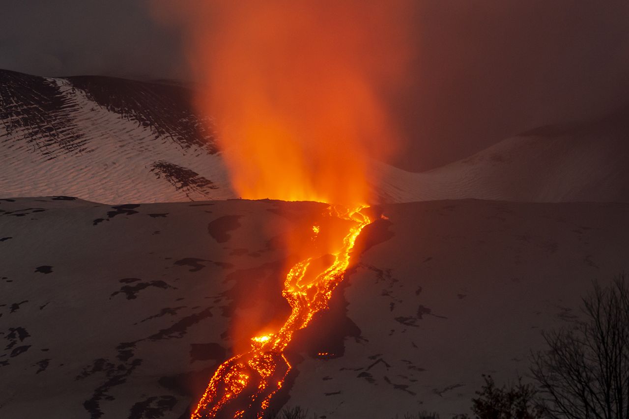 Etna Yanardağı harekete geçti! Lav ve kül bulutları gökyüzünü kapladı! Kabus geri döndü! 1