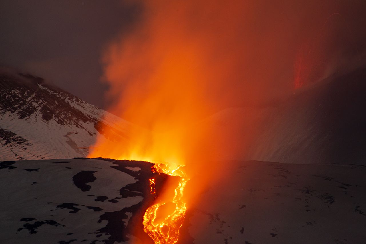 Etna Yanardağı harekete geçti! Lav ve kül bulutları gökyüzünü kapladı! Kabus geri döndü! 8