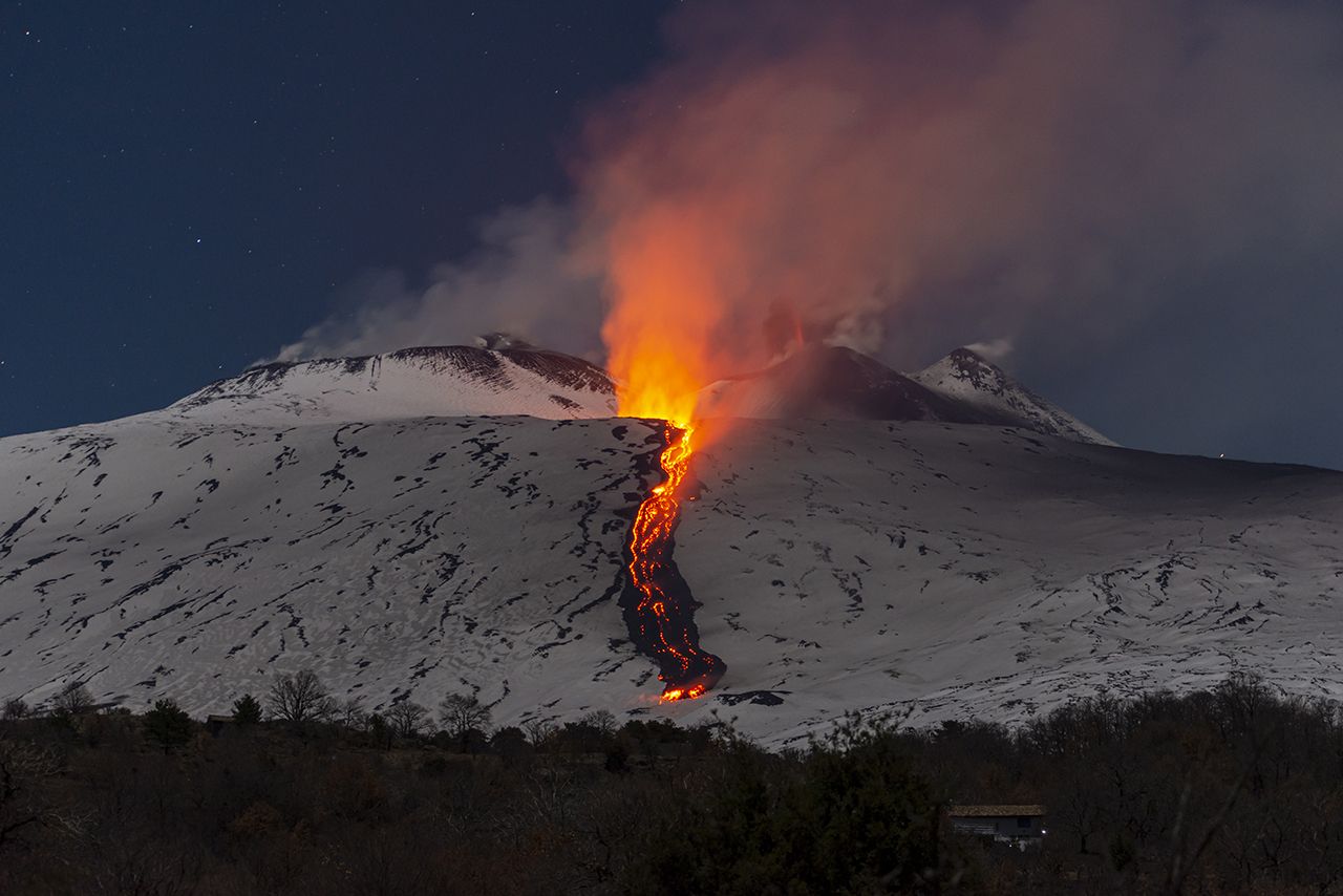 Etna Yanardağı harekete geçti! Lav ve kül bulutları gökyüzünü kapladı! Kabus geri döndü! 12