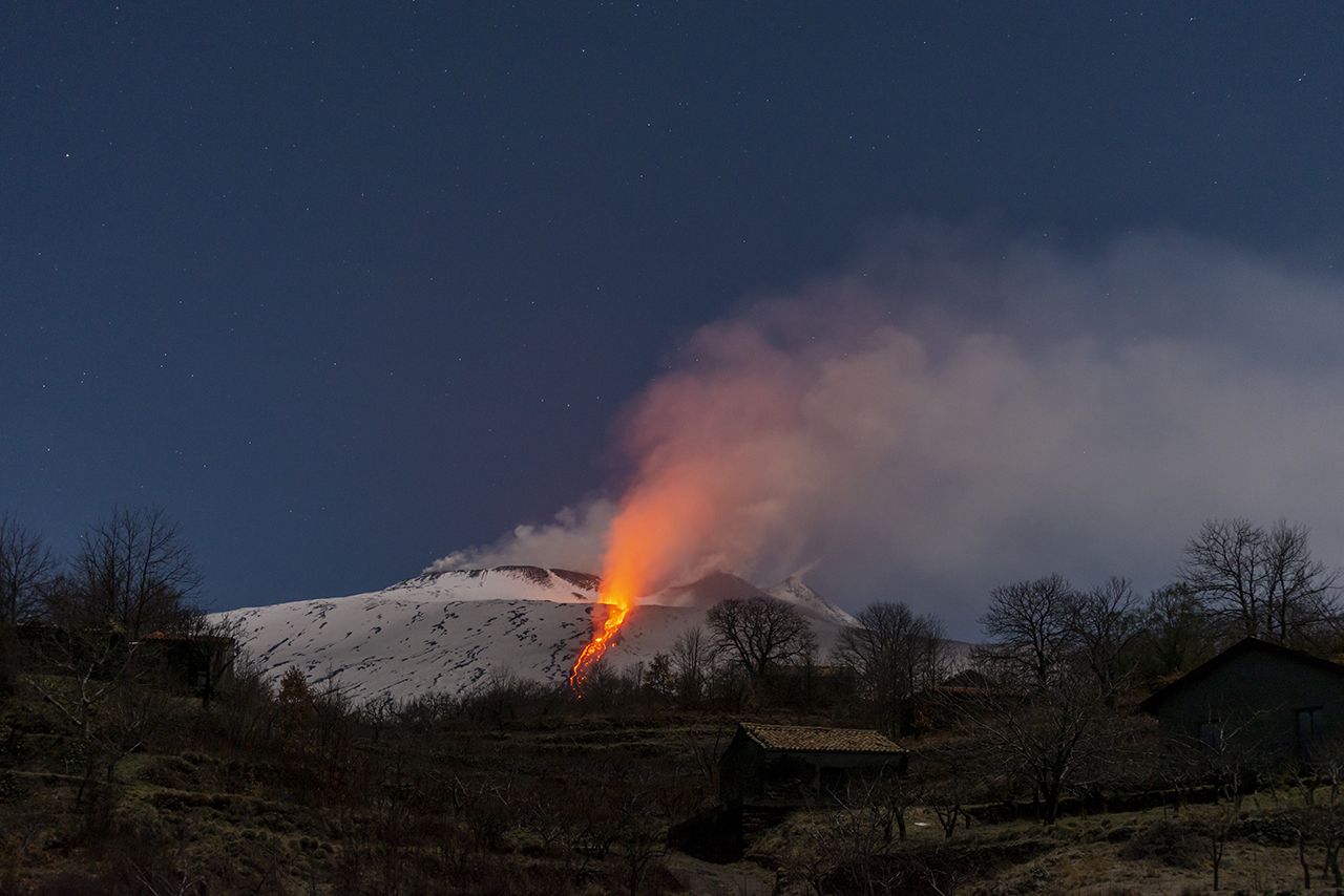 Etna Yanardağı harekete geçti! Lav ve kül bulutları gökyüzünü kapladı! Kabus geri döndü! 13