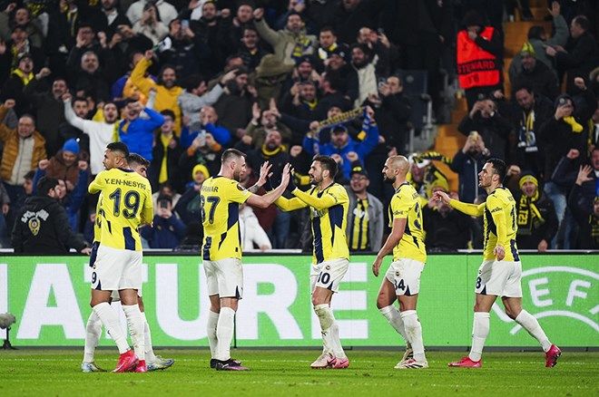 Fenerbahçeliler bu sözlere mest oldu: Anderlecht gelmedi mi, ülkesinde mi kaldı! Bir gram abartmıyorum; bu sezon izlediğim en iyi Fenerbahçe'ydi! 3