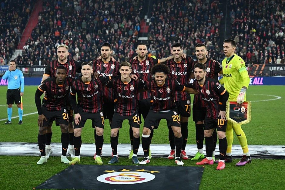 AZ Alkmaar maçı sonrası Okan Buruk'u adeta ateş püskürdü: Bu kadar karışıklık hayatımda görmedim, resmen aşure yaptı bugün Okan Hoca! 1