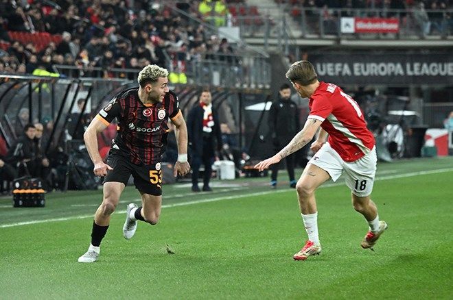 AZ Alkmaar maçı sonrası Okan Buruk'u adeta ateş püskürdü: Bu kadar karışıklık hayatımda görmedim, resmen aşure yaptı bugün Okan Hoca! 4