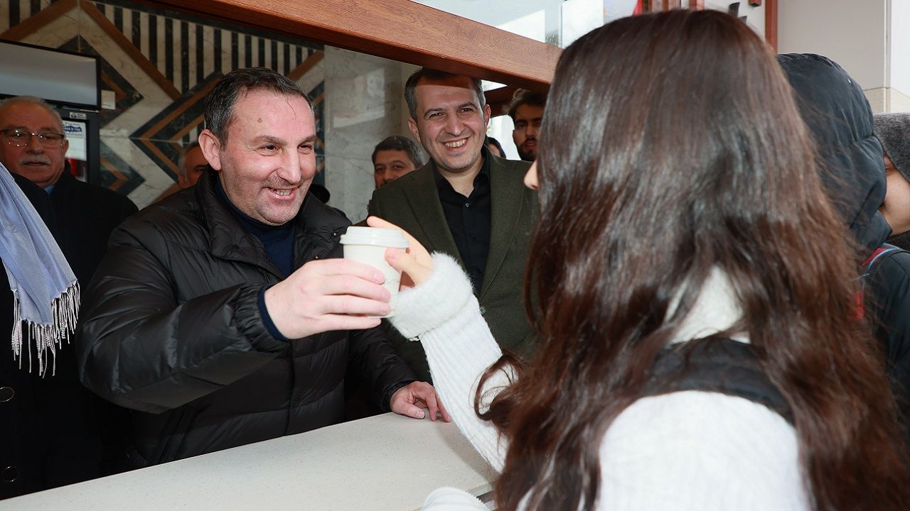 Sultanbeyli’de Aydos Kafe açıldı, ilk kahveleri Başkan Ali Tombaş ikram etti 2