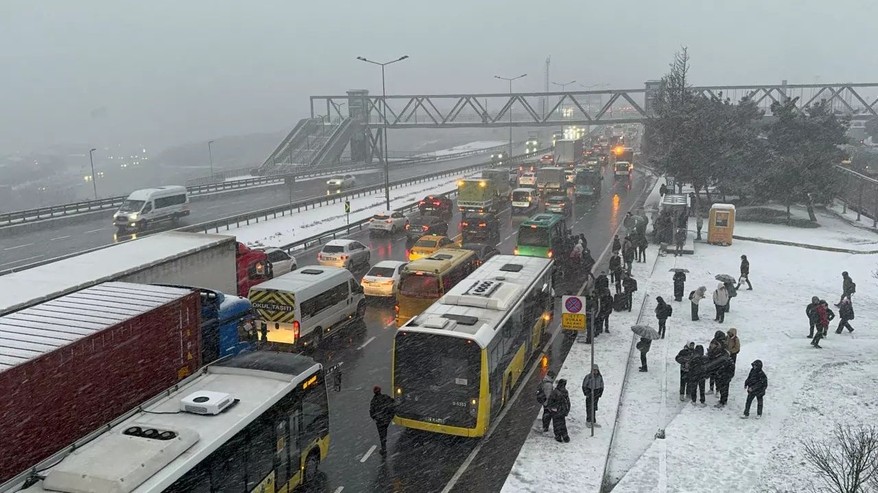Yarın akşam başlıyor! 5 gün sürecek... İstanbul'a Sibirya soğukları geliyor! Hava -5'leri görecek! Uzun zamandır yağmadığı kadar kar yağacak... 6