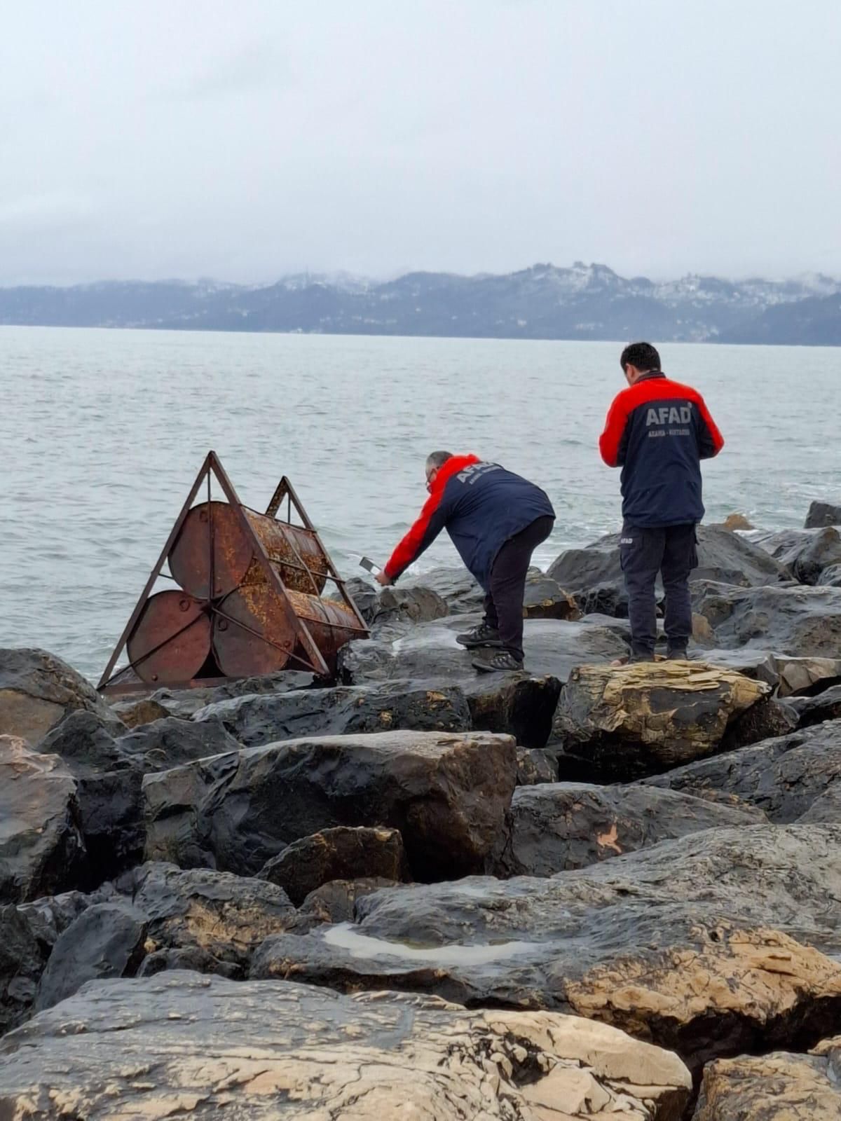 Ordu sahilinde kimyasal alarm! Kıyıya vuran gizemli variller panik yarattı 1