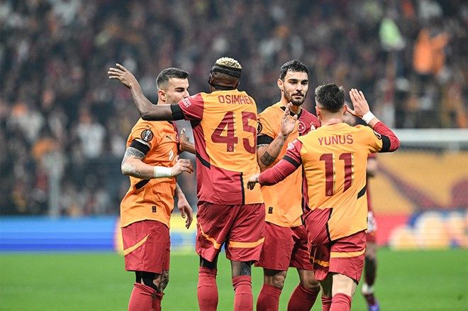 Süper Lig'de dev derbi öncesi şampiyonluk oranları güncellendi! Zirvede büyük fark... 12