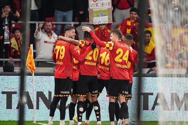 Süper Lig'de dev derbi öncesi şampiyonluk oranları güncellendi! Zirvede büyük fark... 6
