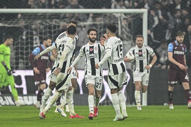 Süper Lig'de dev derbi öncesi şampiyonluk oranları güncellendi! Zirvede büyük fark... 9