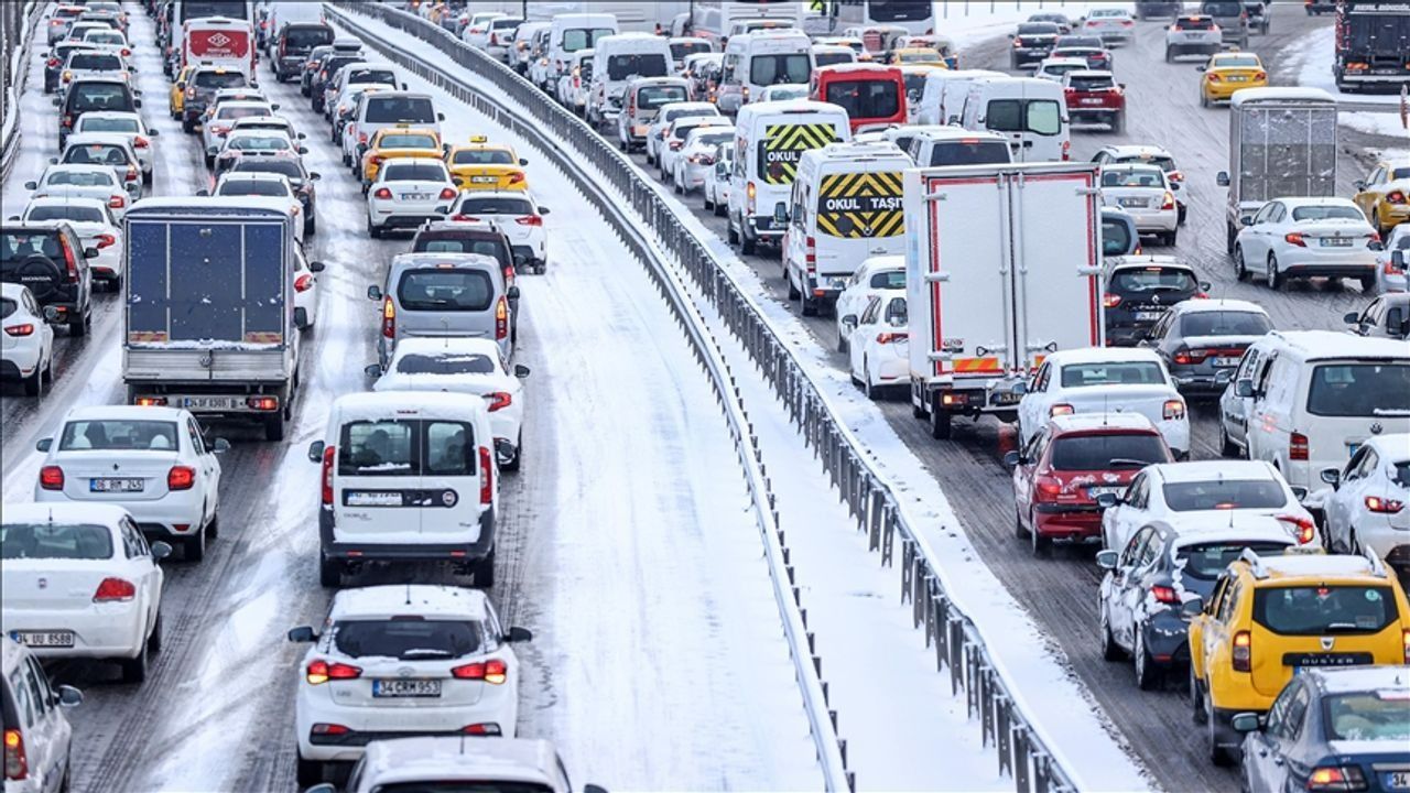 İstanbul’da trafik felç! İşte en yoğun güzergahlar... 4