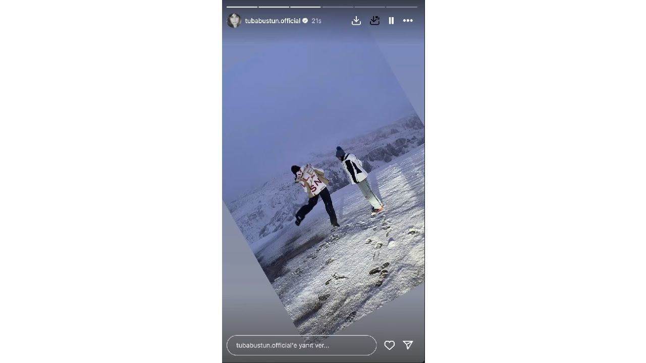 Tuba Büyüküstün ve ikizleri Kapadokya'da kar keyfi yaptı! O kareler görenleri mest etti... 2