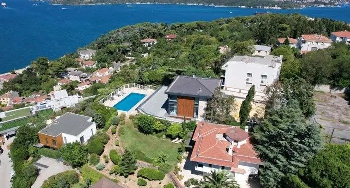 Kaçak yapılar Boğaz'ı yutuyor! Bakanlık yazı gönderiyor ama İBB göz yumuyor! Halk TV'nin sahibi Cafer Mahiroğlu'nun da lüks villası kaçak! 2