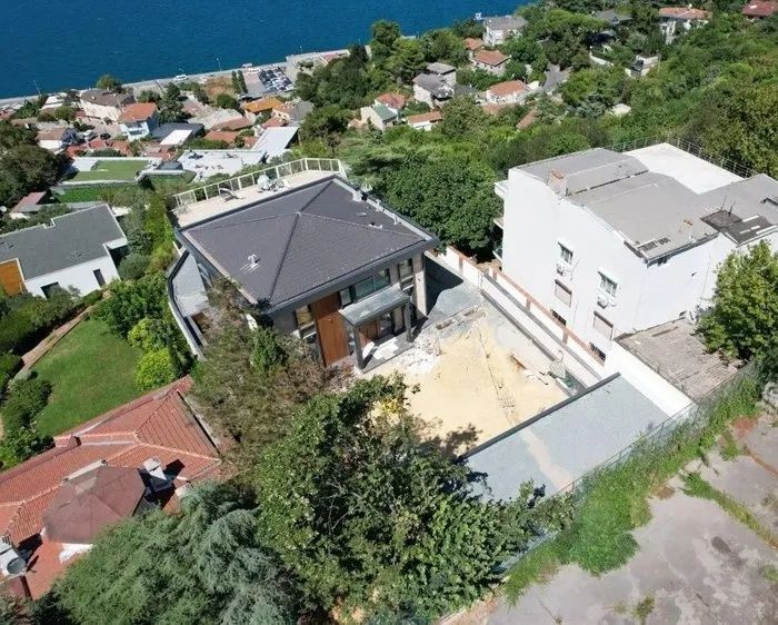 Kaçak yapılar Boğaz'ı yutuyor! Bakanlık yazı gönderiyor ama İBB göz yumuyor! Halk TV'nin sahibi Cafer Mahiroğlu'nun da lüks villası kaçak! 5