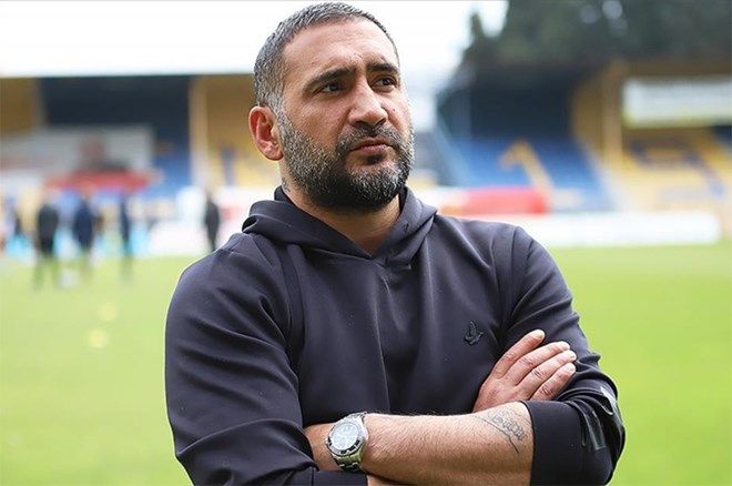 Galatasaray'da Carlos Cuesta ve Elias Jelert'e çok ağır sözler: "Bu adamları çok aradınız mı? Büyük takımda oynayacak kapasiteleri yok" 1