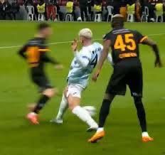 Dries Mertens'i yakan penaltı! Adana Demirspor maçındaki olay dünyaca ünlü sponsoru kaçırdı: "Kusura bakma, seninle çalışamayız" 1