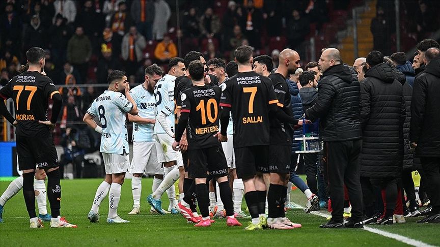 Dries Mertens'i yakan penaltı! Adana Demirspor maçındaki olay dünyaca ünlü sponsoru kaçırdı: "Kusura bakma, seninle çalışamayız" 2