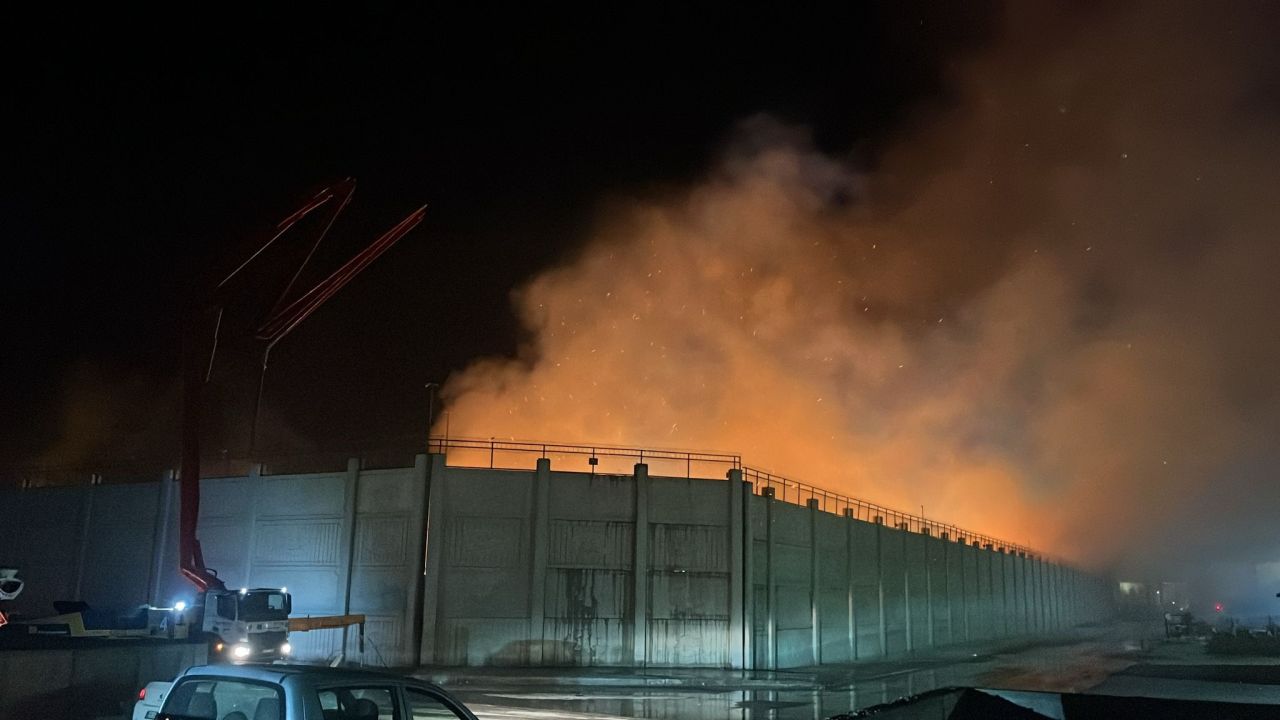 Söke'de büyük yangın; alevler fabrikadan fabrikaya sıçradı 7